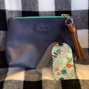 Harley cosmetic bag in blue and green. 💙💚